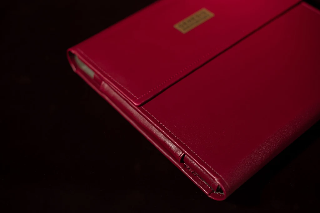 Vivid Leather Photobook - Image 15